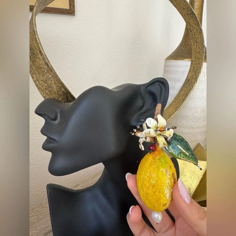 Statement Lemon earring - Picture 3 of 7